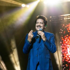 Singer Udit Narayan Kissing Female Fans On The Lips During His Live Show