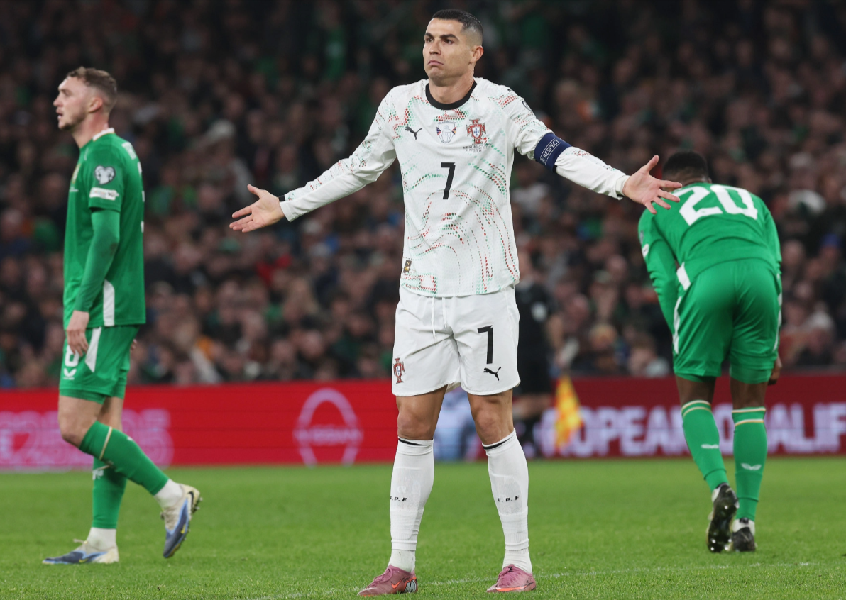 Cristiano Ronaldo receives red card Cristiano Ronaldo receives red card