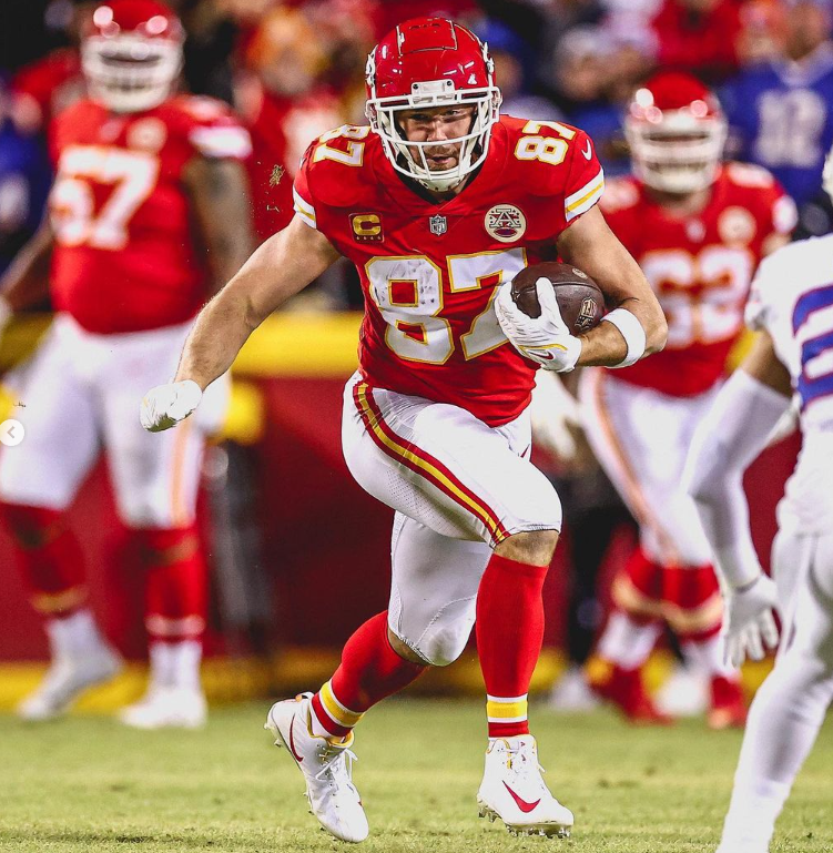 Travis Kelce Bio Facts, Girlfriend, Salary, Family, Age, Height