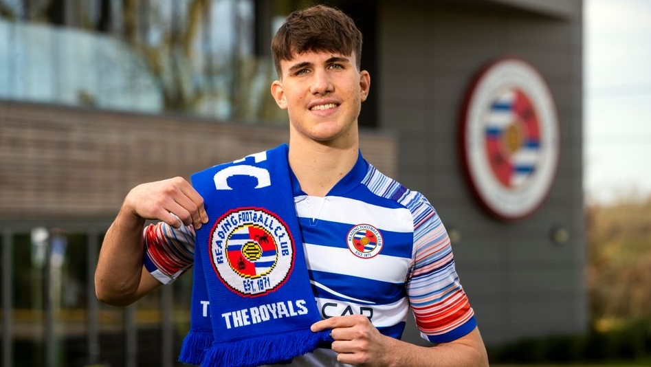 On 30 January 2023, Casadei was loaned to Championship side Reading