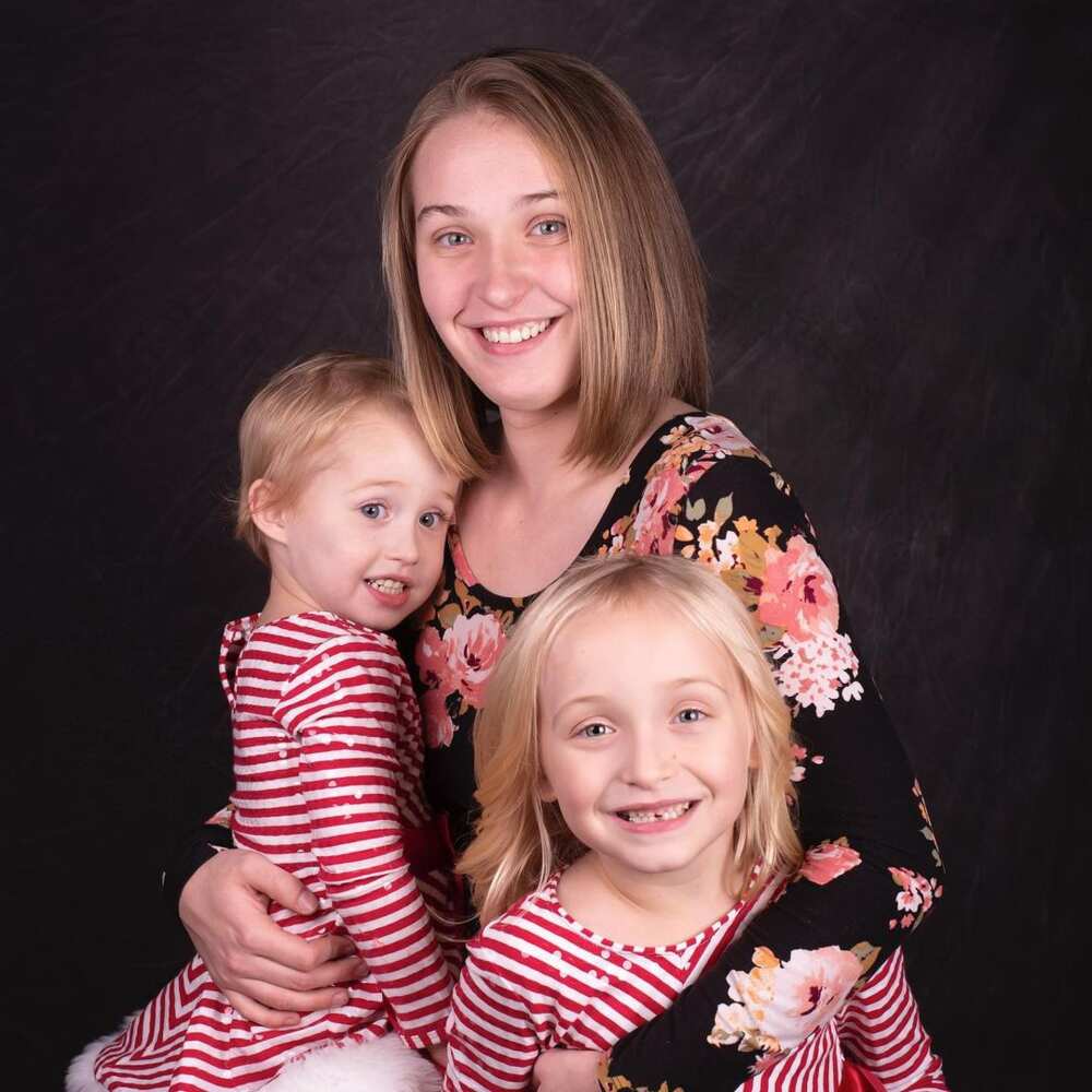 Anna Cardwell and her two daughters, Kylee and Kaitlyn