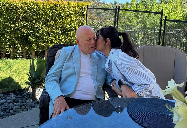 Demi Moore and Bruce Willis were a famous Hollywood couple, married in 1987, divorced in 2000, and share three daughters (Rumer, Scout, Tallulah)